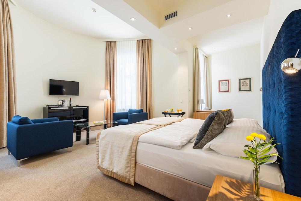 Hilight Suite Hotel